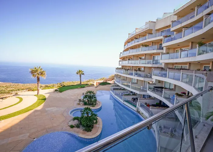 Luxury Living Apt With Massive Pool - Views And Beautiful Gardens