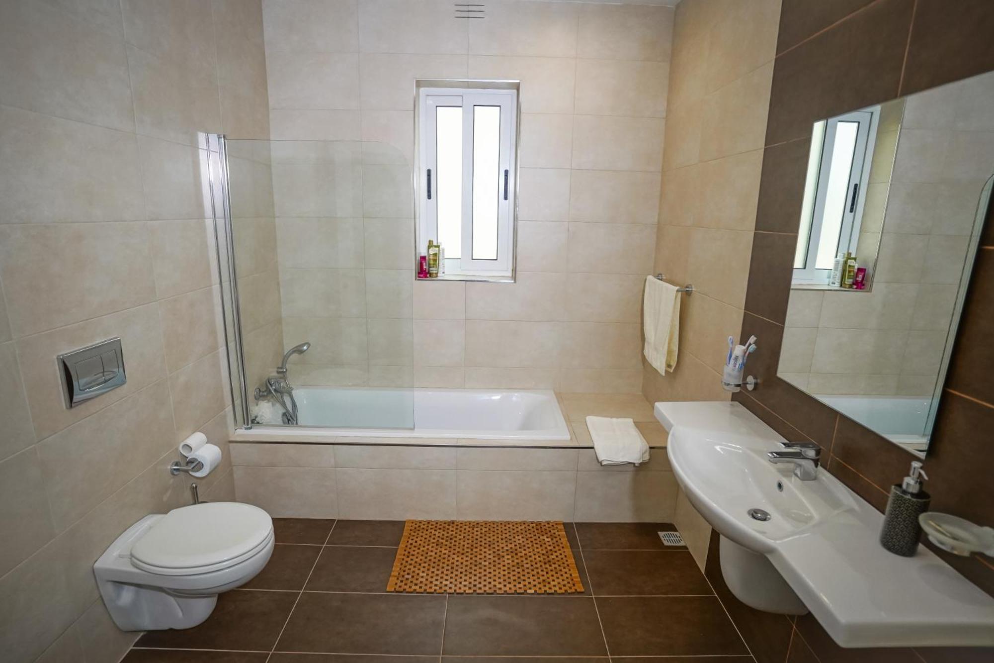 Luxury Living With Massive Pool - Views And Beautiful Gardens Lägenhet Ghajn Melel