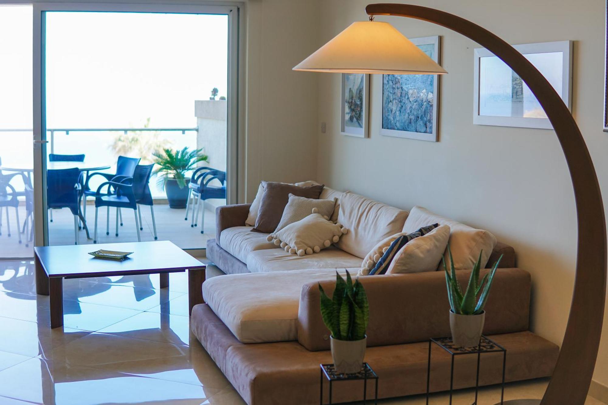 Luxury Living With Massive Pool - Views And Beautiful Gardens Lägenhet *