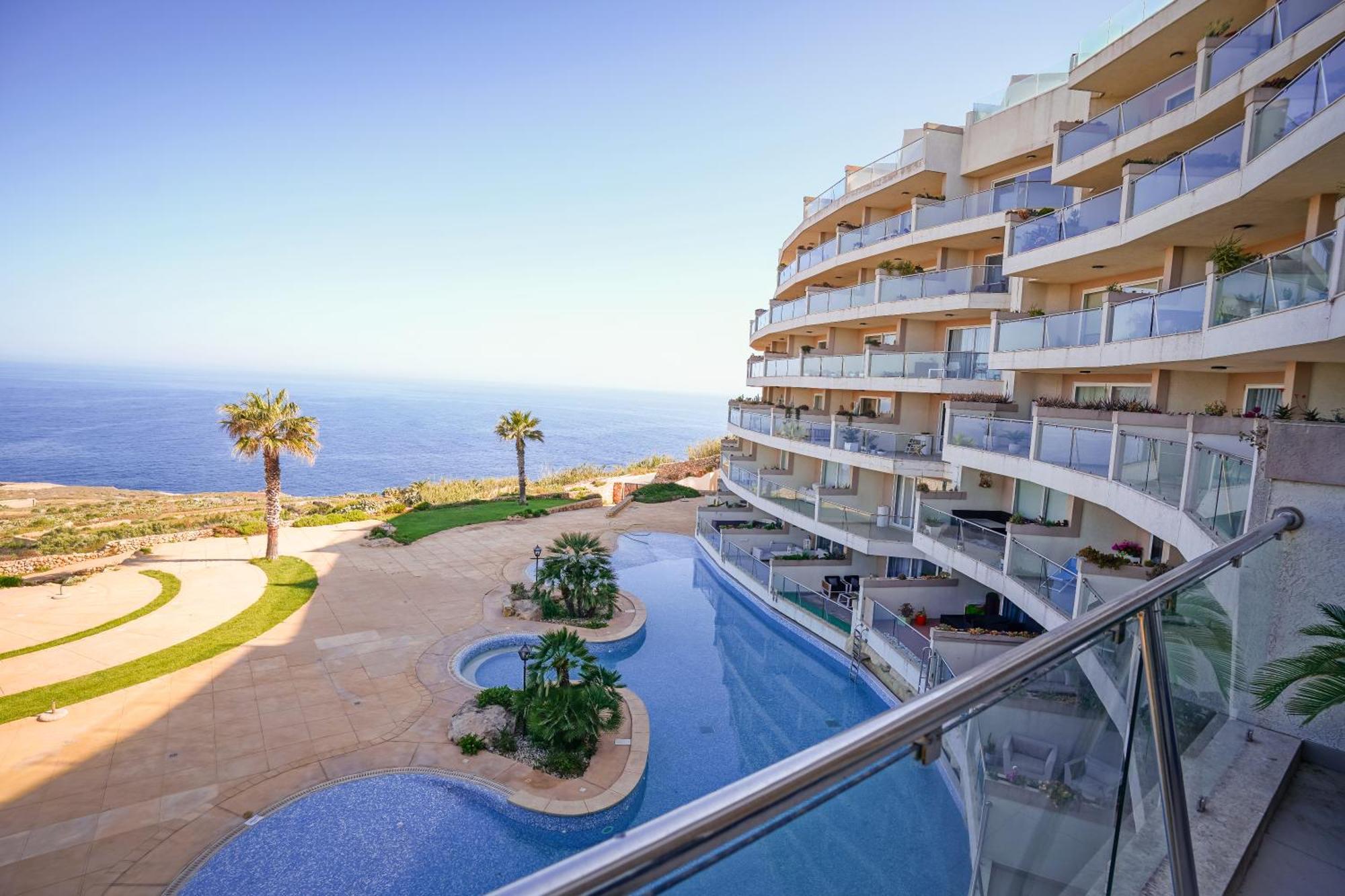 Luxury Living With Massive Pool - Views And Beautiful Gardens 公寓 *