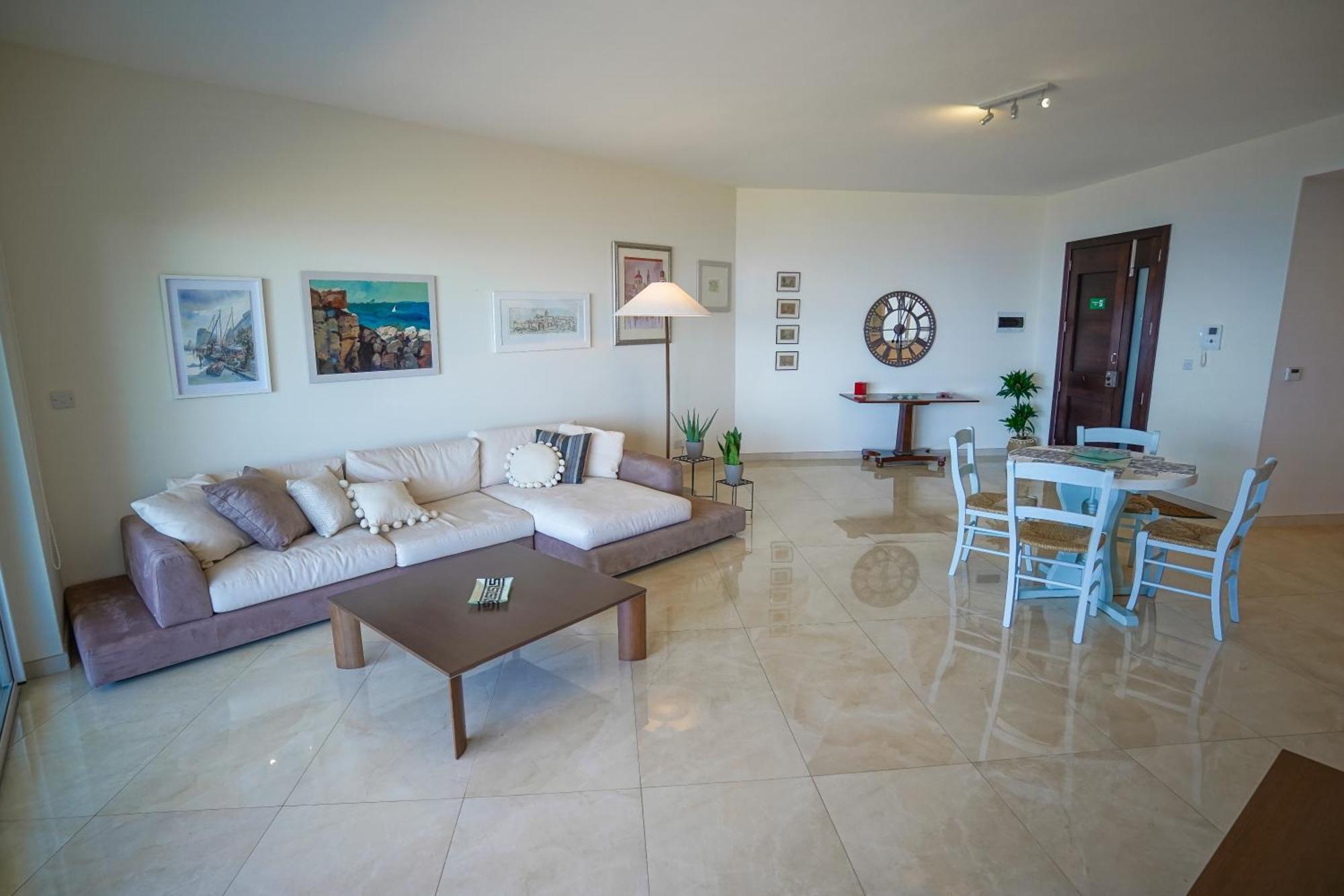 Luxury Living With Massive Pool - Views And Beautiful Gardens Ghajn Melel