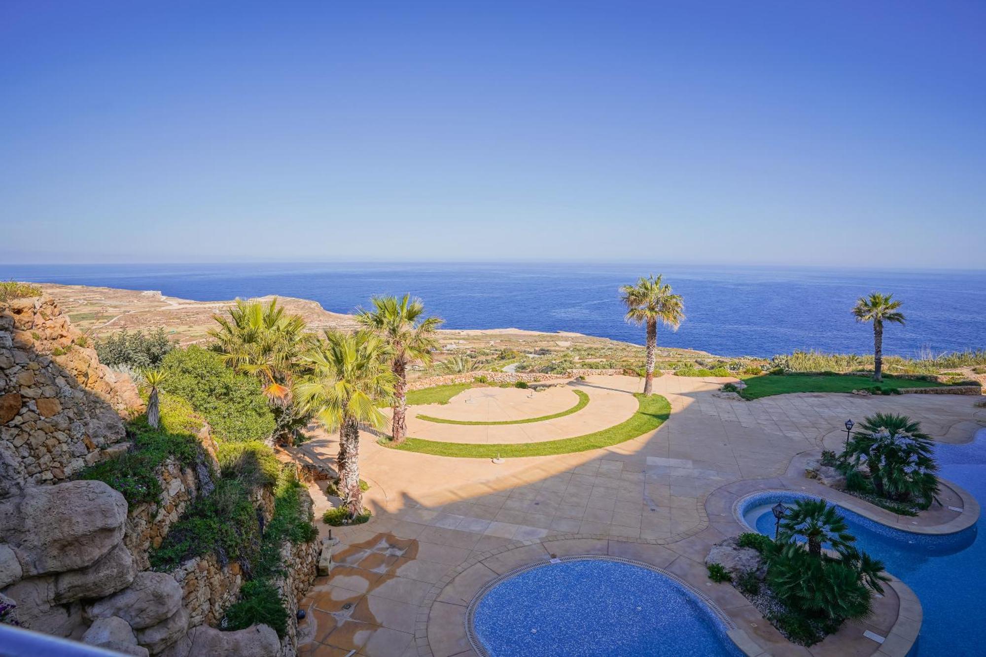 Luxury Living With Massive Pool - Views And Beautiful Gardens 公寓 *