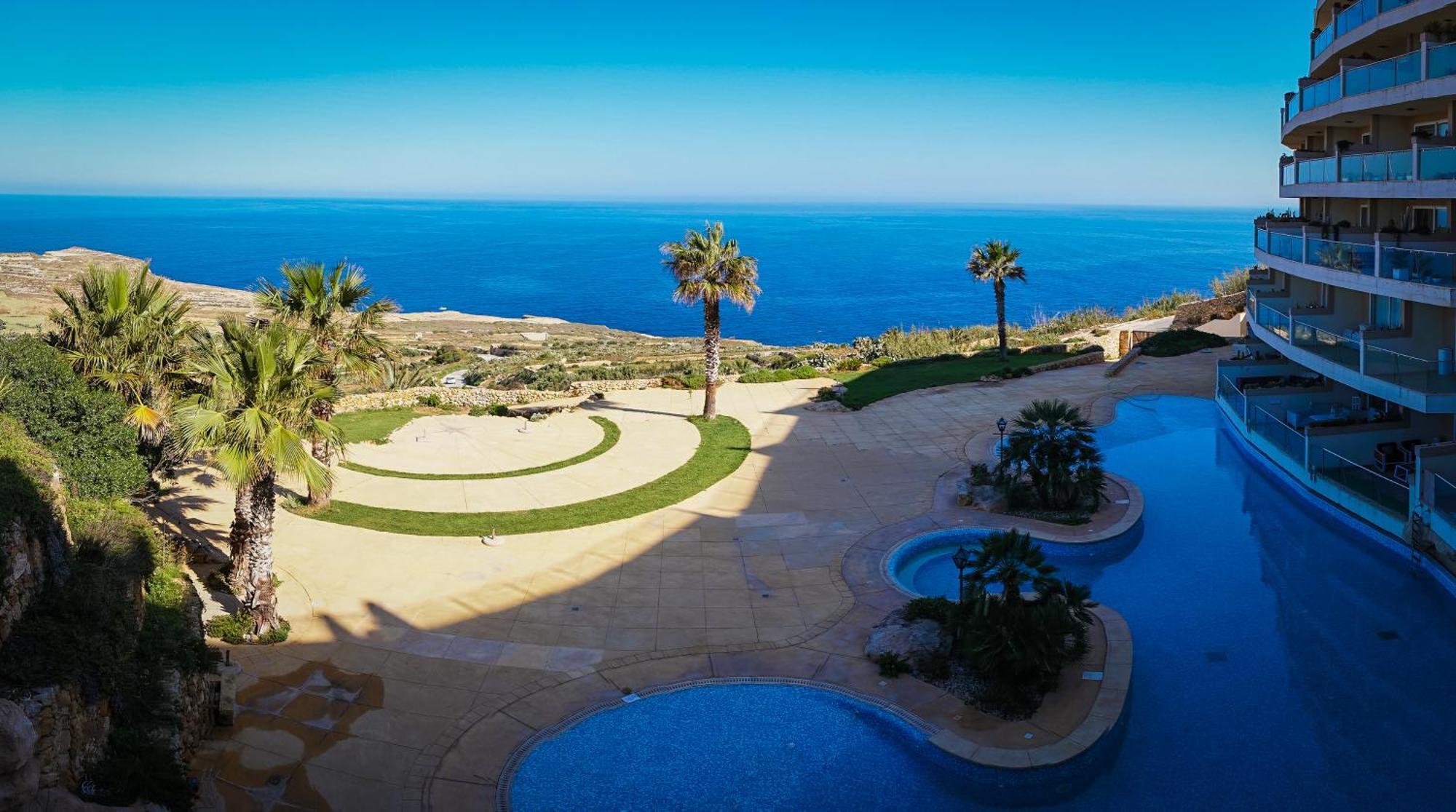 Luxury Living With Massive Pool - Views And Beautiful Gardens 公寓 *