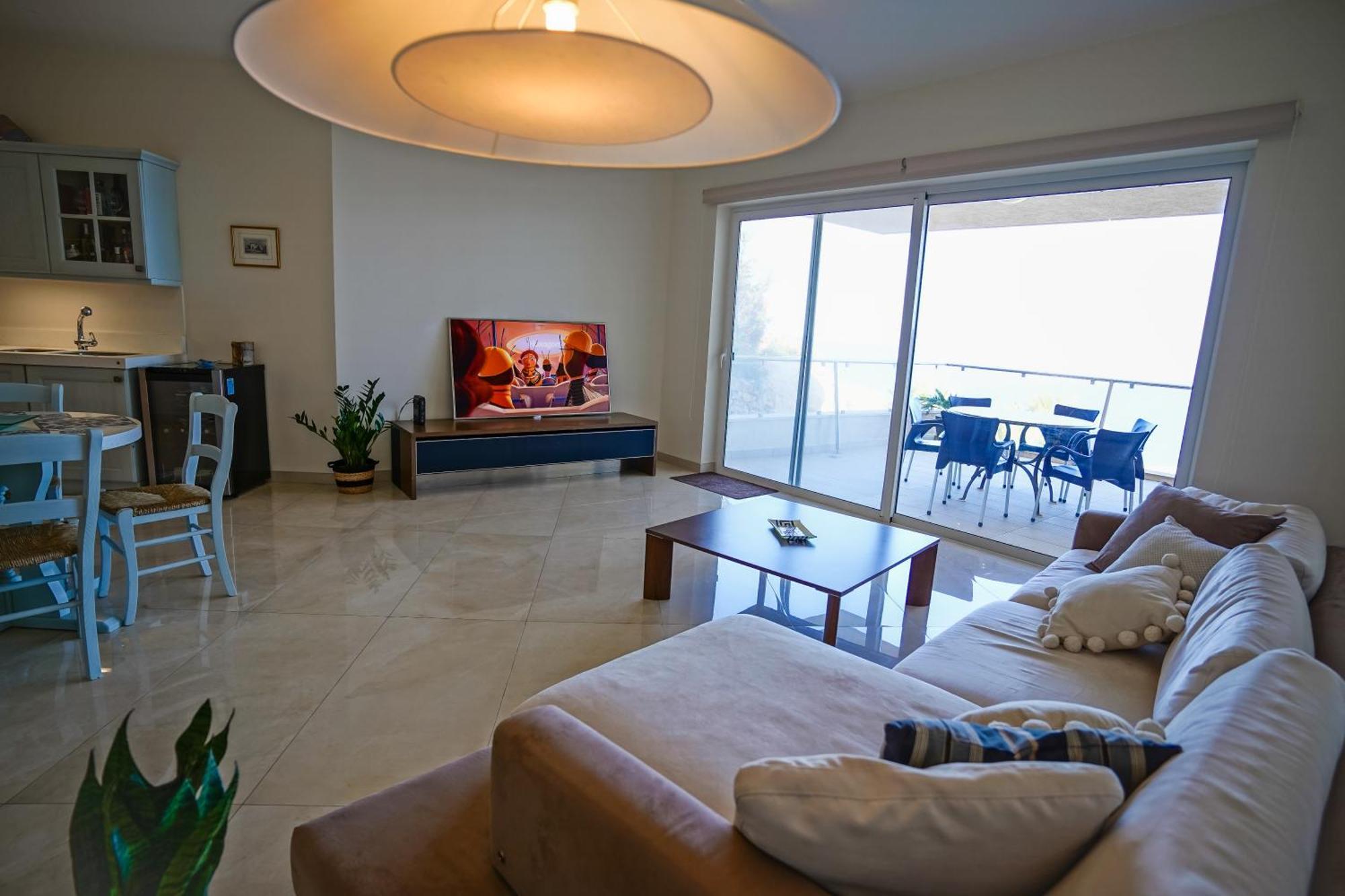Luxury Living With Massive Pool - Views And Beautiful Gardens 公寓 *