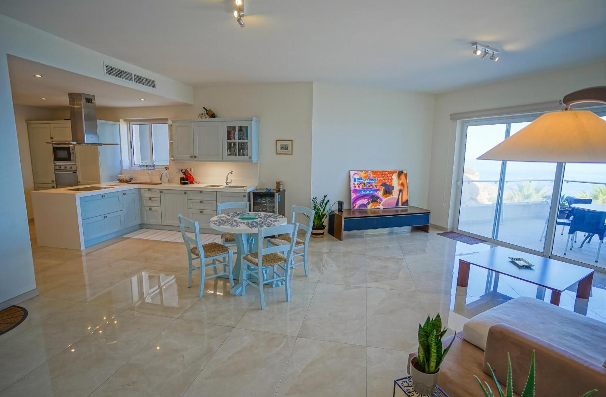 Luxury Living With Massive Pool - Views And Beautiful Gardens Lägenhet Ghajn Melel