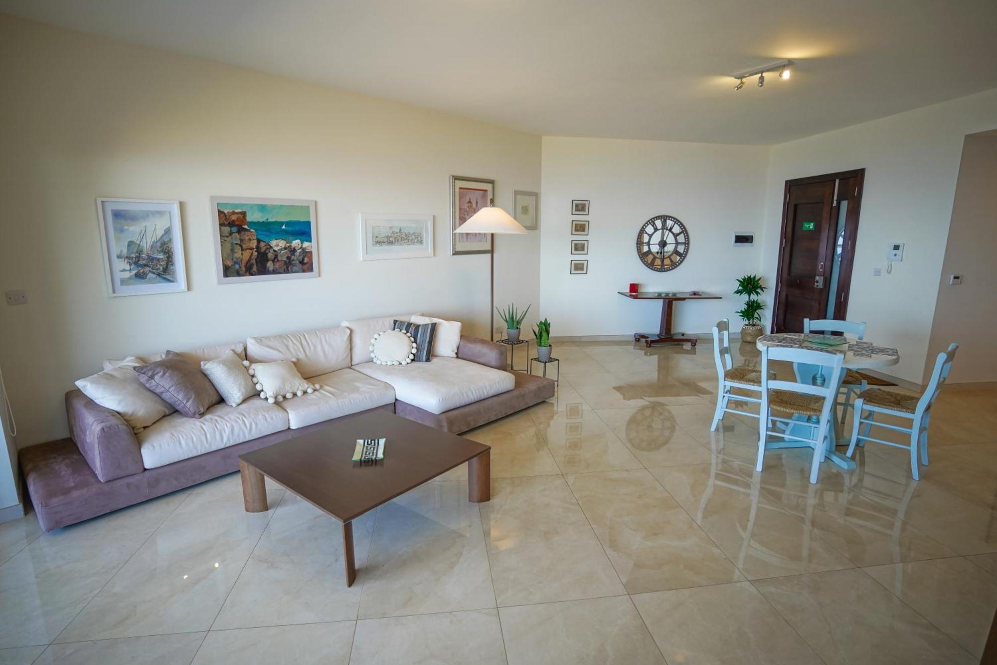 Luxury Living With Massive Pool - Views And Beautiful Gardens 公寓 *