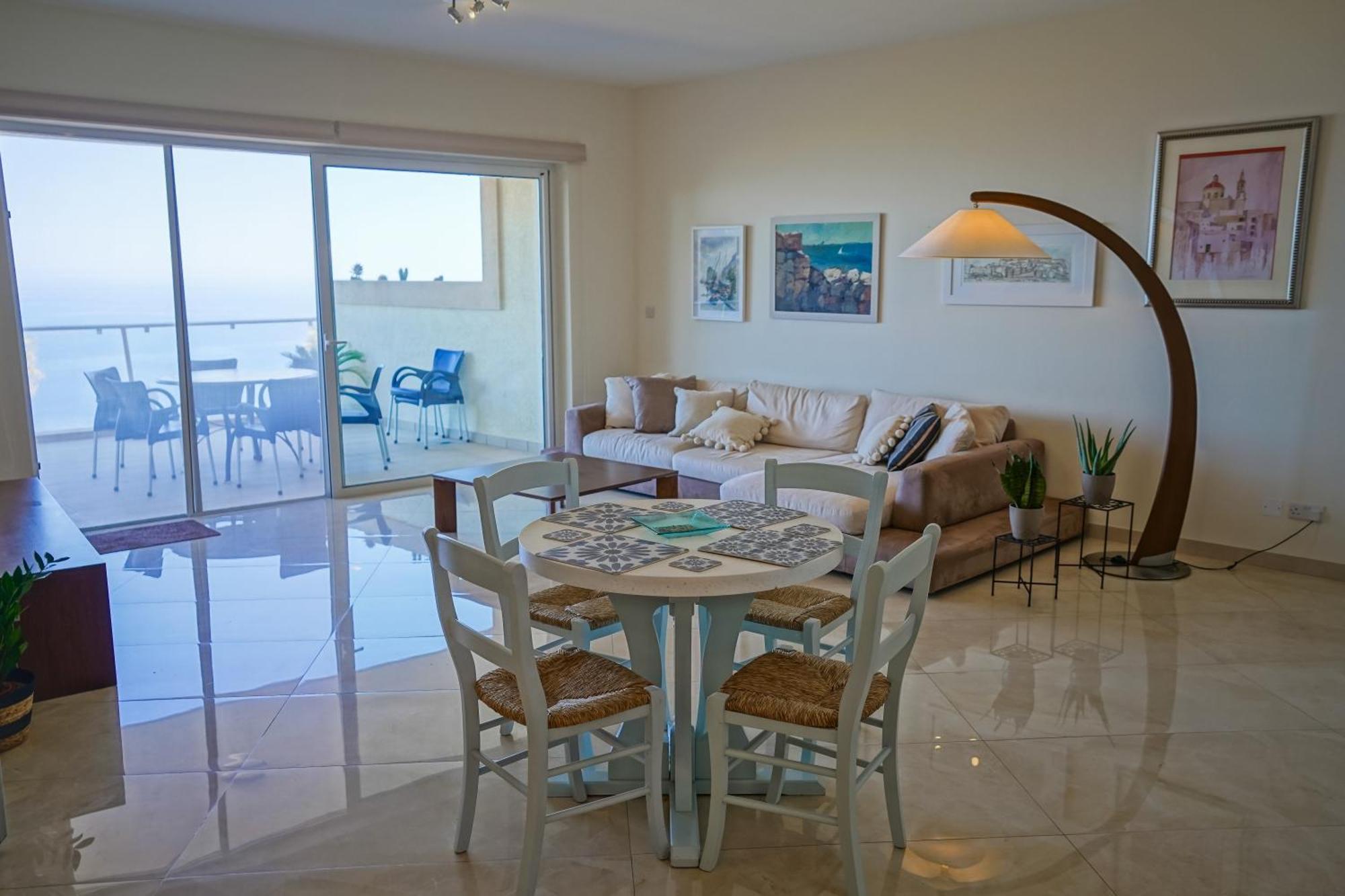 Luxury Living With Massive Pool - Views And Beautiful Gardens * Ghajn Melel